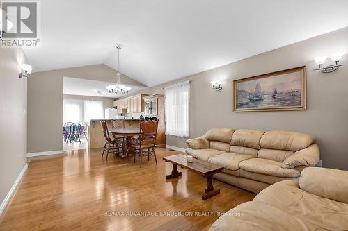 1674 Seymour Crescent, London, ON - Indoor Photo Showing Living Room