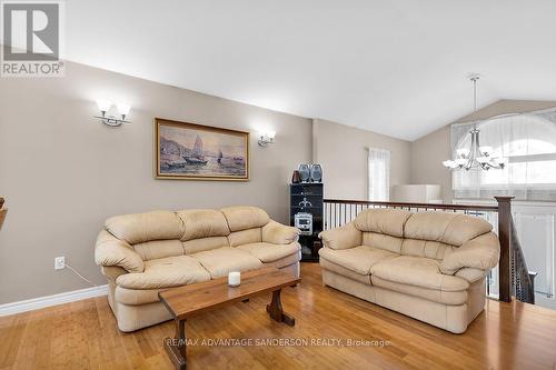 1674 Seymour Crescent, London, ON - Indoor Photo Showing Living Room