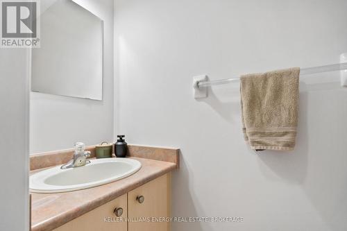 82 Bird Street, Barrie (Edgehill Drive), ON - Indoor Photo Showing Bathroom