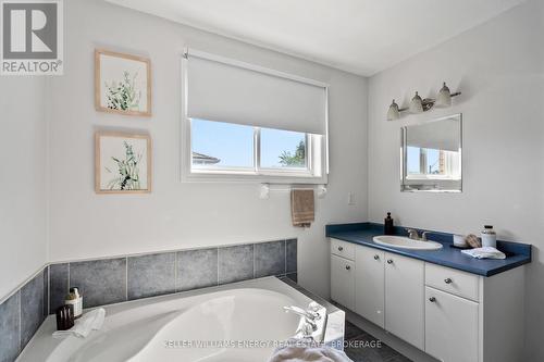 82 Bird Street, Barrie (Edgehill Drive), ON - Indoor Photo Showing Bathroom