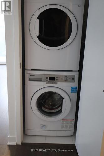 6902 - 88 Harbour Street, Toronto (Waterfront Communities), ON - Indoor Photo Showing Laundry Room