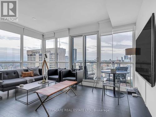 3915 - 70 Temperance Street, Toronto, ON - Indoor Photo Showing Living Room