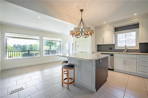 111 Riverdale Drive, St. Catharines, ON - Indoor Photo Showing Kitchen With Upgraded Kitchen