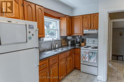 223 Oakland Avenue, London, ON - Indoor Photo Showing Kitchen