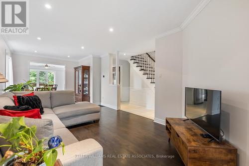 6981 Elliott Parliament Street S, Mississauga, ON - Indoor Photo Showing Living Room