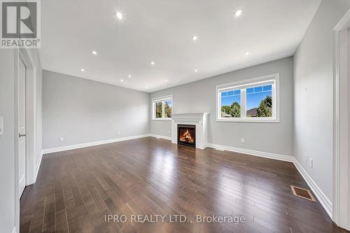 125 Waterview Common Court, Oakville (Bronte West), ON - Indoor With Fireplace