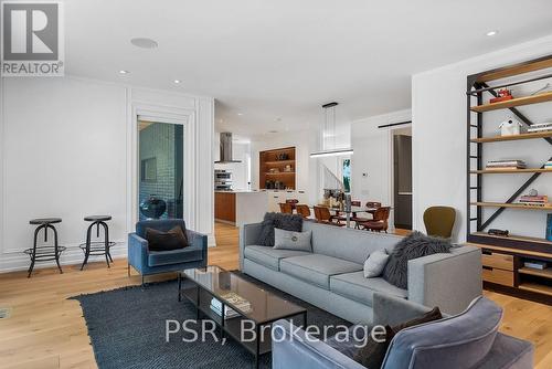 892 Johnathan Drive, Mississauga, ON - Indoor Photo Showing Living Room