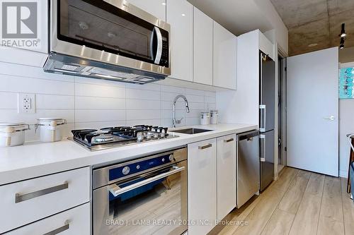 202 - 458 Richmond Street W, Toronto, ON - Indoor Photo Showing Kitchen With Stainless Steel Kitchen With Upgraded Kitchen