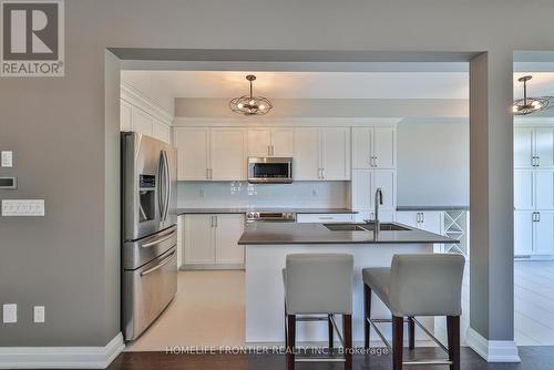 154 Countryman Road, East Gwillimbury (Sharon), ON - Indoor Photo Showing Kitchen With Upgraded Kitchen