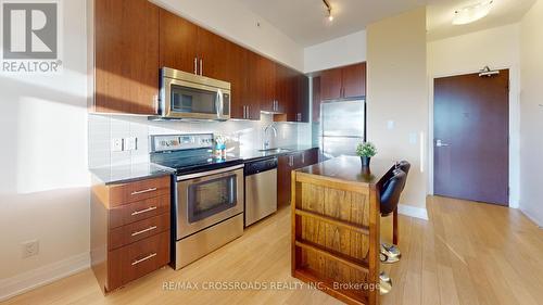 1609 - 75 North Park Road, Vaughan, ON - Indoor Photo Showing Kitchen With Stainless Steel Kitchen