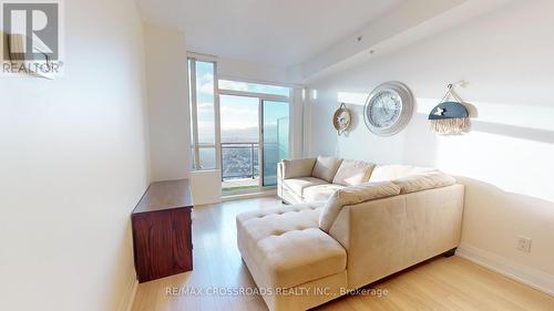 1609 - 75 North Park Road, Vaughan, ON - Indoor Photo Showing Living Room