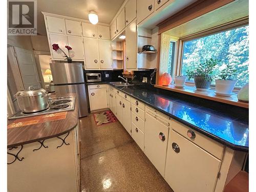 2153A Georgia Street, Rossland, BC - Indoor Photo Showing Kitchen