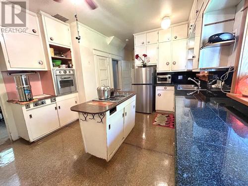 2153A Georgia Street, Rossland, BC - Indoor Photo Showing Kitchen