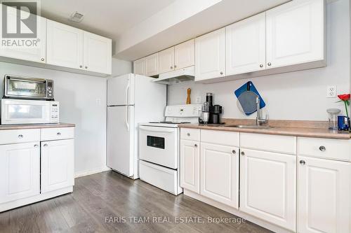 4 Marjoy Avenue, Barrie, ON - Indoor Photo Showing Kitchen