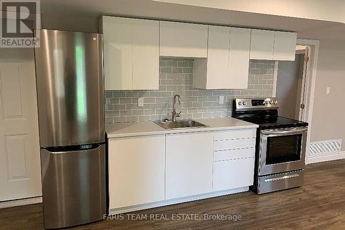 4 Marjoy Avenue, Barrie, ON - Indoor Photo Showing Kitchen With Upgraded Kitchen