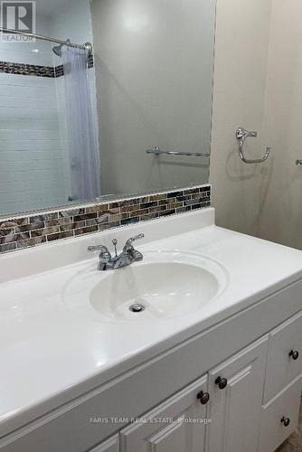 4 Marjoy Avenue, Barrie (400 North), ON - Indoor Photo Showing Bathroom