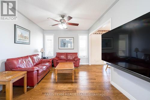 4 Marjoy Avenue, Barrie (400 North), ON - Indoor Photo Showing Living Room