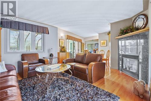 740 Dew Drop Road, Sudbury, ON - Indoor Photo Showing Living Room