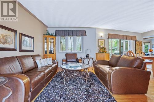 740 Dew Drop Road, Sudbury, ON - Indoor Photo Showing Living Room