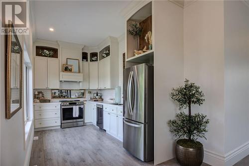 70 Hazelton Drive, Sudbury, ON - Indoor Photo Showing Kitchen With Upgraded Kitchen