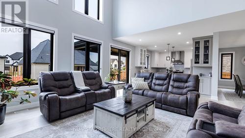 4079 Sugarmaple Crossing, London, ON - Indoor Photo Showing Living Room