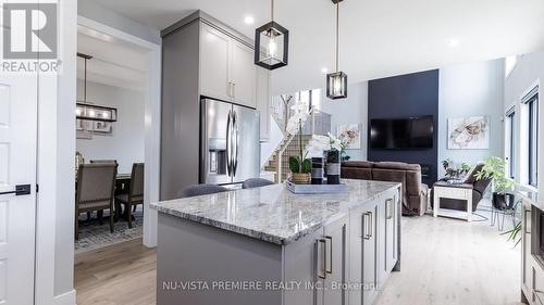 4079 Sugarmaple Crossing, London, ON - Indoor Photo Showing Kitchen