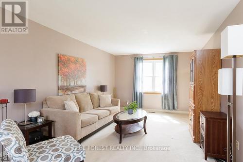 30 Butler Drive, St. Thomas, ON - Indoor Photo Showing Living Room