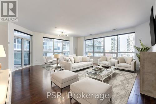 2122 - 20 Blue Jays Way, Toronto, ON - Indoor Photo Showing Living Room