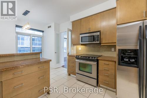 2122 - 20 Blue Jays Way, Toronto (Waterfront Communities), ON - Indoor Photo Showing Kitchen