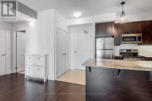 607 - 24 Woodstream Boulevard N, Vaughan (Vaughan Grove), ON - Indoor Photo Showing Kitchen With Upgraded Kitchen