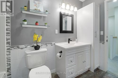 405 Maplegrove Avenue, Bradford West Gwillimbury (Bradford), ON - Indoor Photo Showing Bathroom