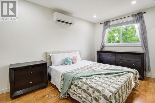 405 Maplegrove Avenue, Bradford West Gwillimbury (Bradford), ON - Indoor Photo Showing Bedroom