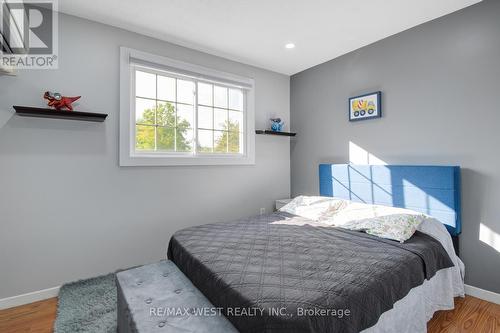 405 Maplegrove Avenue, Bradford West Gwillimbury (Bradford), ON - Indoor Photo Showing Bedroom