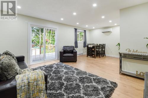 405 Maplegrove Avenue, Bradford West Gwillimbury (Bradford), ON - Indoor Photo Showing Living Room