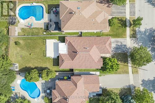 54 Kingsridge Road, Barrie (Innis-Shore), ON - Outdoor With In Ground Pool With View