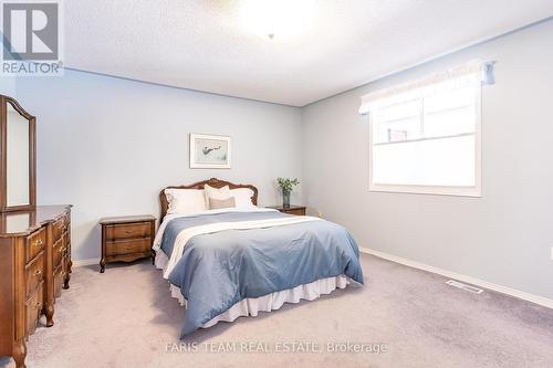 54 Kingsridge Road, Barrie (Innis-Shore), ON - Indoor Photo Showing Bedroom