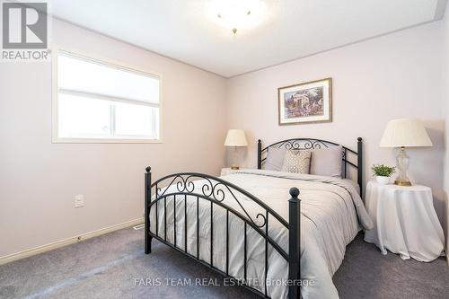 54 Kingsridge Road, Barrie (Innis-Shore), ON - Indoor Photo Showing Bedroom