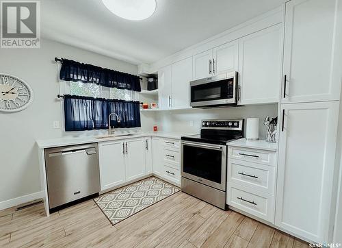 1178 Duffield Crescent, Moose Jaw, SK - Indoor Photo Showing Kitchen With Stainless Steel Kitchen