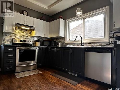 597 Scotia Street, Melville, SK - Indoor Photo Showing Kitchen With Stainless Steel Kitchen With Upgraded Kitchen