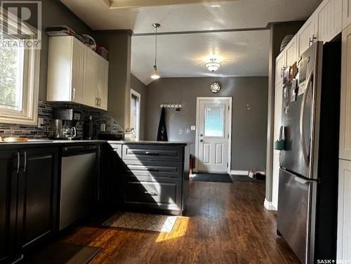 597 Scotia Street, Melville, SK - Indoor Photo Showing Kitchen With Stainless Steel Kitchen