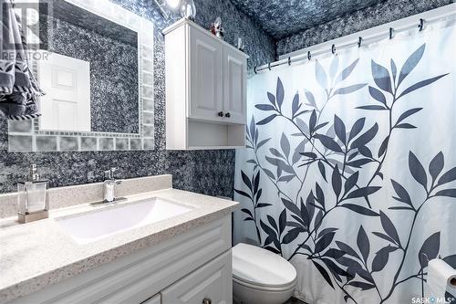 170 Sangster Boulevard, Regina, SK - Indoor Photo Showing Bathroom