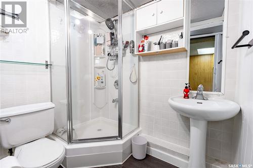 170 Sangster Boulevard, Regina, SK - Indoor Photo Showing Bathroom