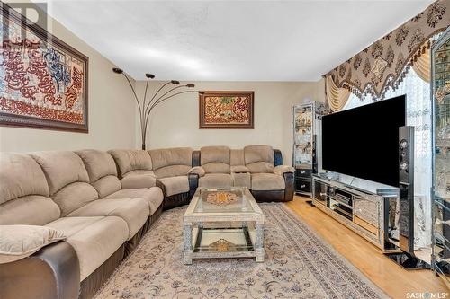 170 Sangster Boulevard, Regina, SK - Indoor Photo Showing Living Room