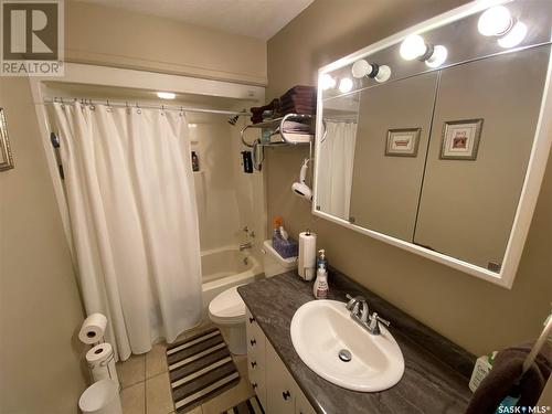 153 Logan Crescent W, Yorkton, SK - Indoor Photo Showing Bathroom