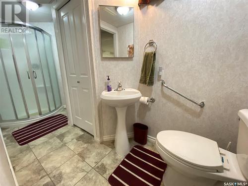 153 Logan Crescent W, Yorkton, SK - Indoor Photo Showing Bathroom