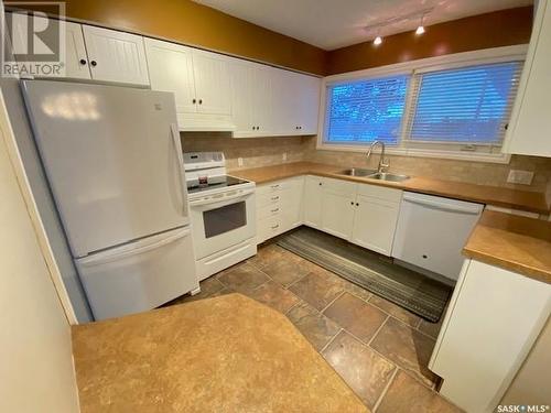 153 Logan Crescent W, Yorkton, SK - Indoor Photo Showing Kitchen With Double Sink