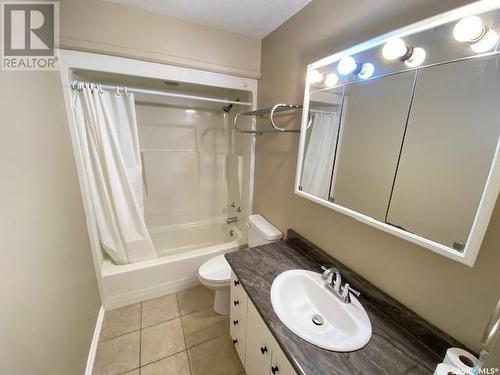 153 Logan Crescent W, Yorkton, SK - Indoor Photo Showing Bathroom