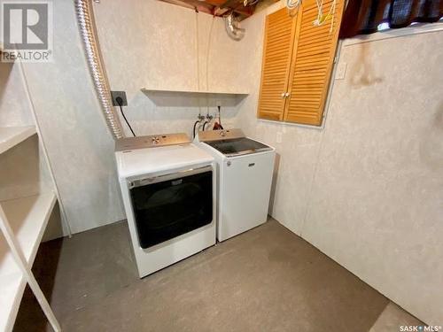 153 Logan Crescent W, Yorkton, SK - Indoor Photo Showing Laundry Room