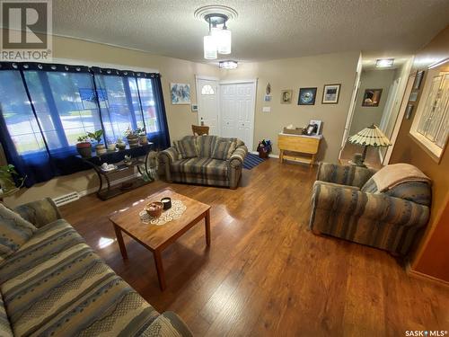 153 Logan Crescent W, Yorkton, SK - Indoor Photo Showing Living Room