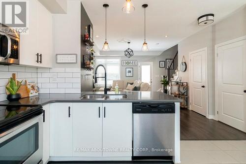 1 - 5030 Corporate Drive, Burlington, ON - Indoor Photo Showing Kitchen With Double Sink With Upgraded Kitchen